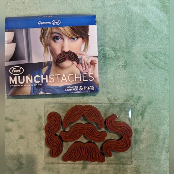 Mustache Cookie Cutters NIB - Picture 2 of 3
